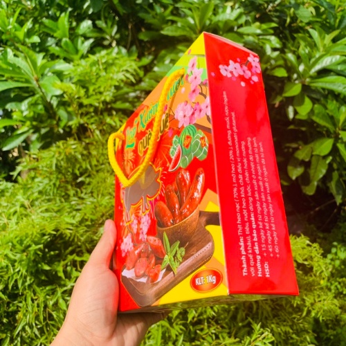QUÀ TẾT 💥 1kg Lạp Xưởng Tươi Cai Lậy hút chân không - ngon sạch - ít mỡ 💥 KÈM HỘP QUÀ TẾT | BigBuy360 - bigbuy360.vn