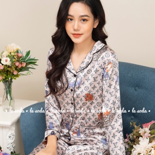 Pijama dài tay lụa satin hoạ tiết LV be sáng
