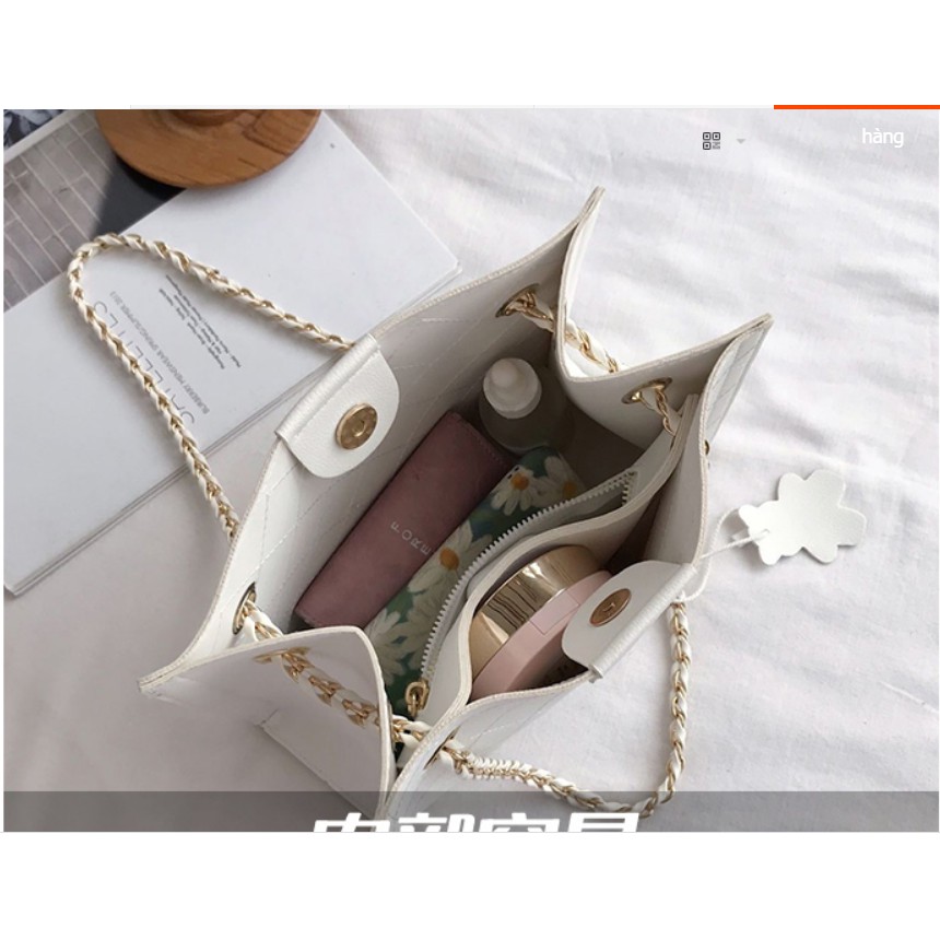 CÓ SẴN MÀU TRẮNG KEM Túi xách nữ chất da mềm phối dây xích thời trang;.