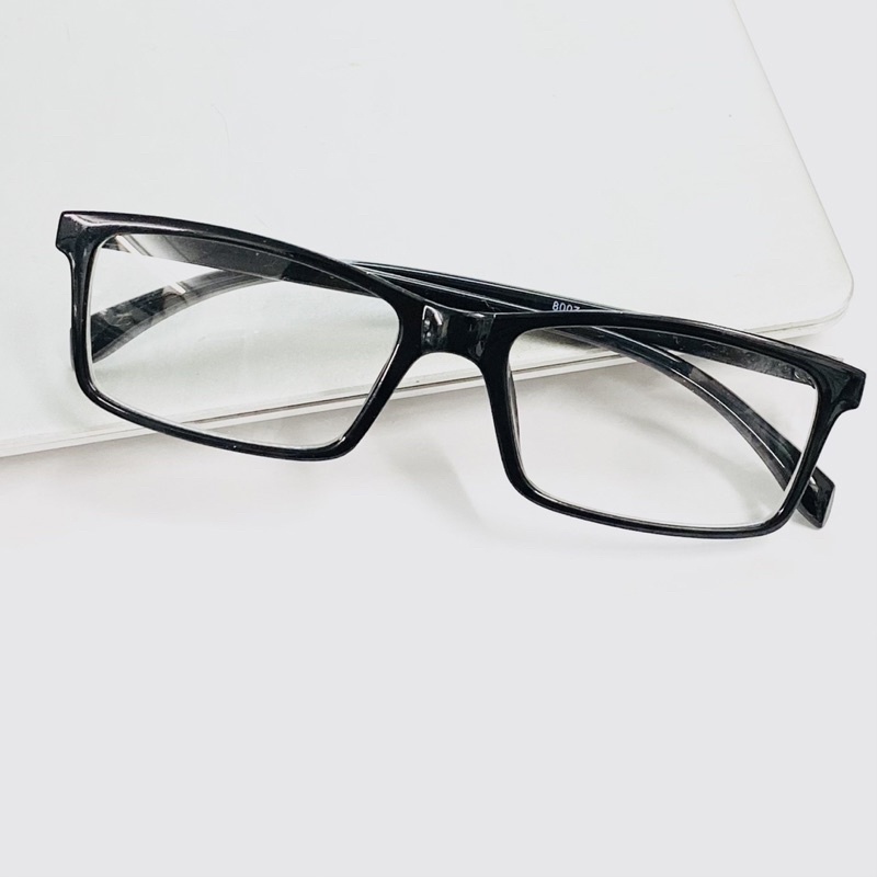 Gọng kính cận TAMANHEYEWEAR dành cho cả nam và nữ nhận cắt mắt cận giá rẻ