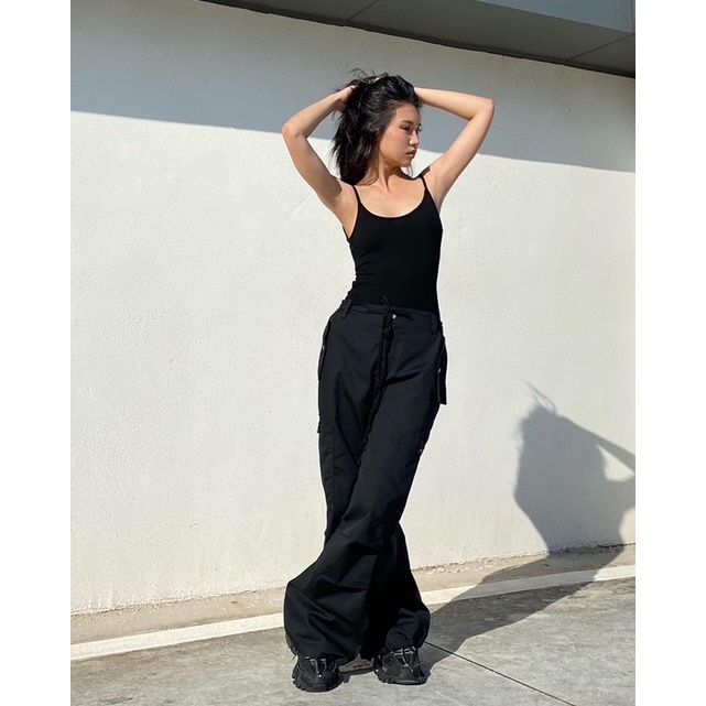 Áo Bodysuit 2 dây mảnh khoét lưng tròn có khoen Đen
