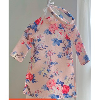 Áo dài gấm hoa hồng cho bé gái
