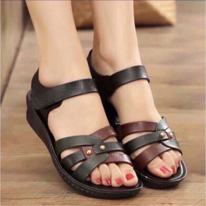 Dép quai hậu nhựa dành cho các bà các mẹ