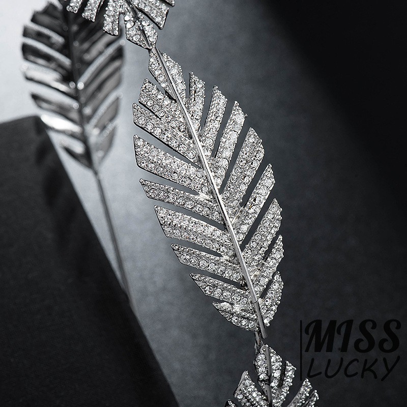 Khăn đeo đầu kiểu dáng thời trang thanh tú cho cô dâu