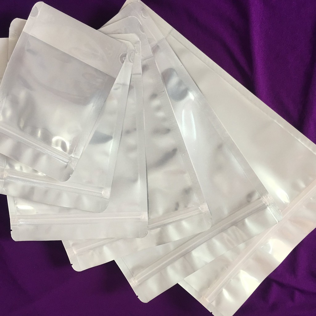 Túi Zip 2 có 1 mặt bạc và 1mặt trong suốt 22x30