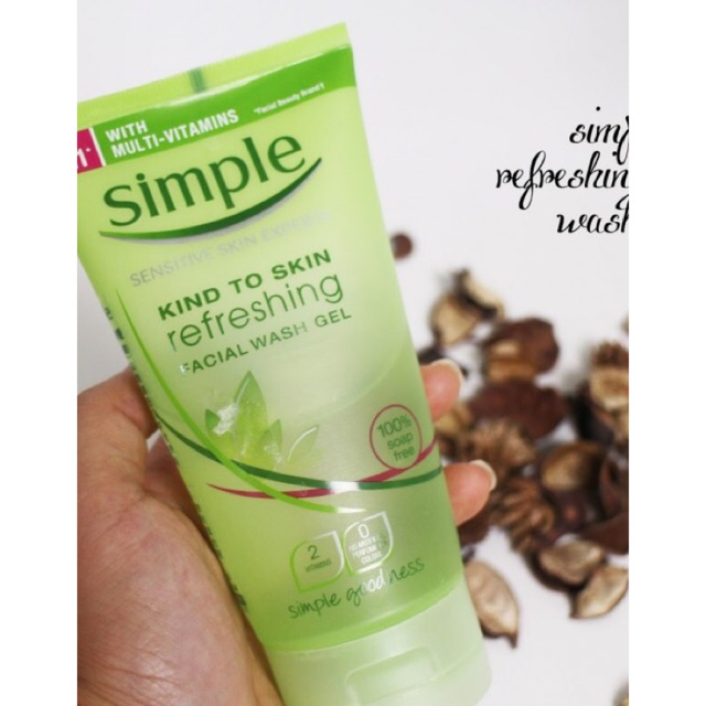 Sữa rửa mặt simple