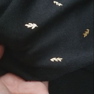 Thun cát thái đen tuyền có giãn 4c ...lên đầm ...bộ...áo lẻ điều đuợc...chất giãn 4c ...thoải mái khi mặt...?