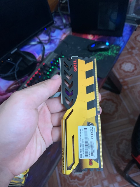 Ram PC DDR4 8gb buss 2400 tản thép