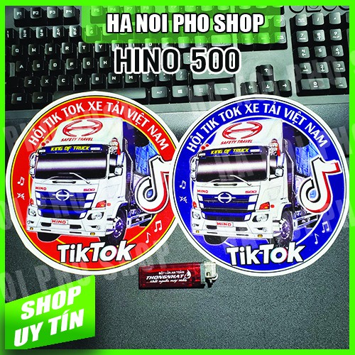 Cặp 02 tem Logo Dán Xe Tải HINO 500 Mặt quỷ, Xanh &amp; Đỏ kèm quà tặng cho Anh Em tài xế xe tải