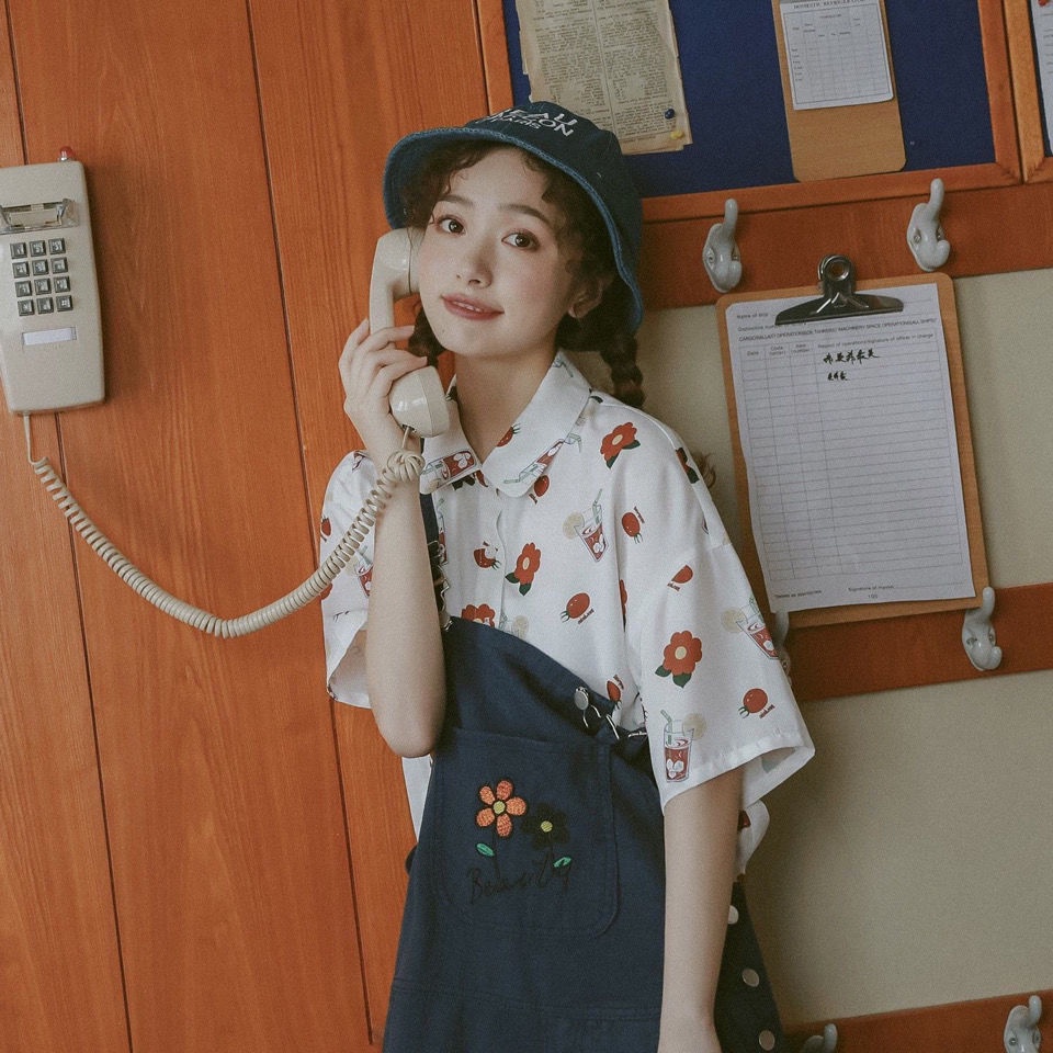 Áo Sơ Mi Tay Ngắn In Họa Tiết Phong Cách Hong Kong Cổ Điển Hàng Mới Dành Cho Bạn Nữ