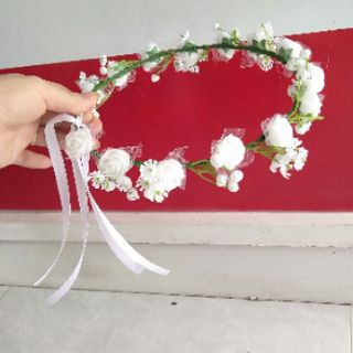 Vòng  hoa đội đầu