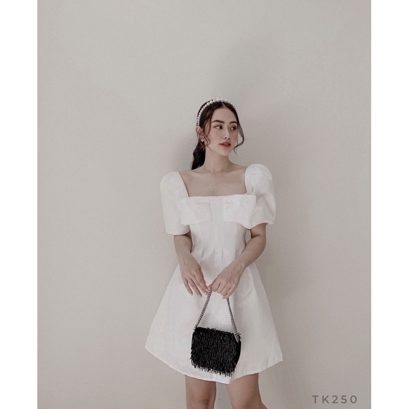 Đầm thiết kế cao cấp may 2 lớp đúp khoá vải tapta xịn cổ vuông tay bồng xếp ly eo