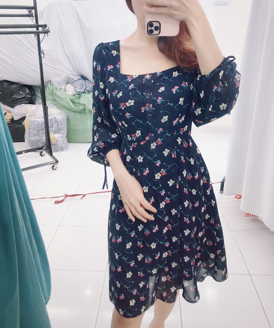Đầm Bông Cổ Vuông Nút Bọc