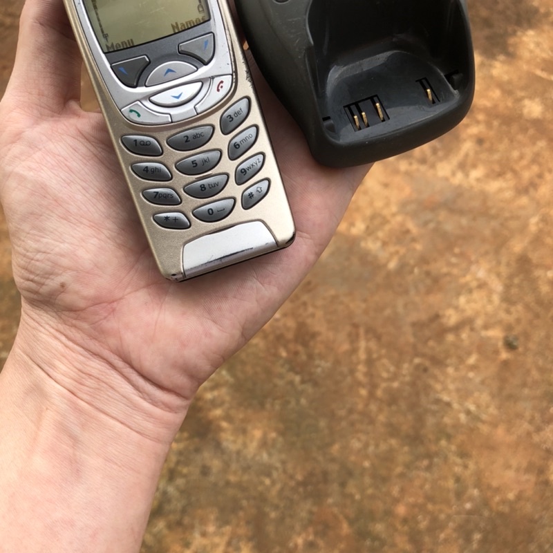 Điện Thoại Nokia 6310 Màu Bạc Kèm Đế Sạc