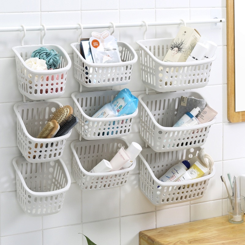 Giỏ treo đồ bằng nhựa có móc gắn dùng trong nhà bếp