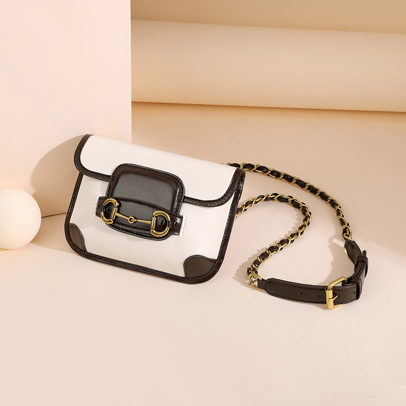 Túi Đeo Chéo Một Bên Vai Có Dây Xích Thiết Kế Thời Trang Mới Dành Cho Bạn Nữ