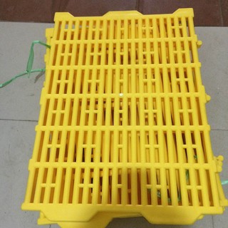 LÓT SÀN ,CHUỒNG TRẠI BẰNG NHỰA 1,4KG (40X55)
