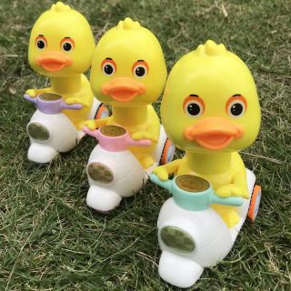 Vịt , gấu đi xe máy siêu kute cho bé ( giao hình ngẫu nhiên )