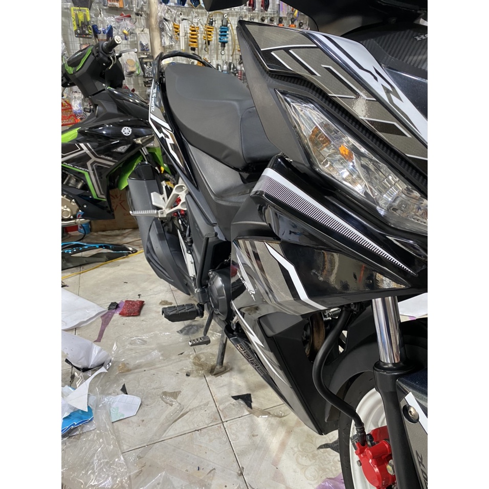 Tem Rời Winner mẫu RS150R màu đen trắng