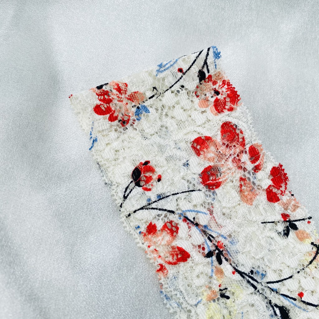 Quần lót ren hoa lọt khe chữ Y nền be hoa đỏ trẻ trung gợi cảm có size mềm mại co giãn thoải mái Mebra Q035