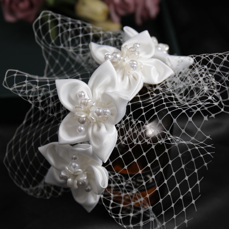 Mũ trùm đầu đính hoa phong cách Mori Retro 4.vn cho cô dâu