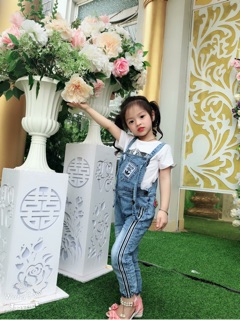 Yếm jean bé gái