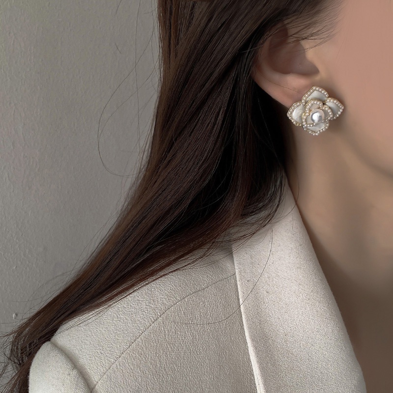 Bông tai hình hoa đính ngọc trai giả phong cách retro