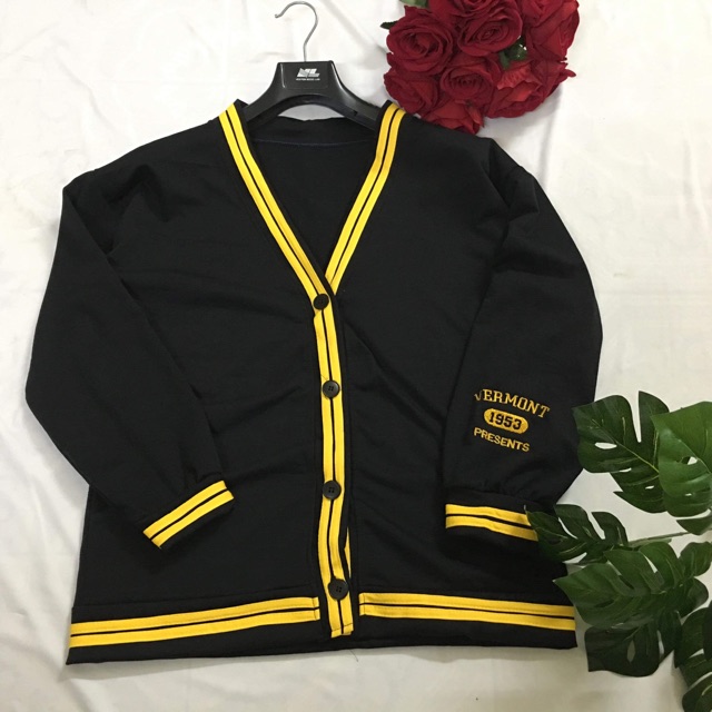 Áo khoác viền vàng thêu tay HARI