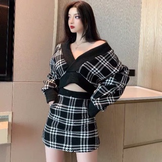 [ORDER+ẢNH THẬT] Set kẻ siêu chất gồm áo kẻ cổ V dài tay croptop và chân váy kẻ chữ A sang chảnh ❤️