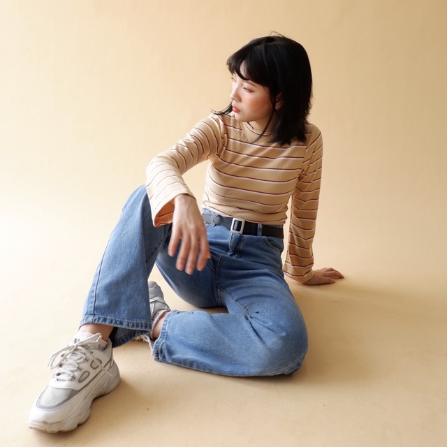 Bell sleeves - croptop dài tay loe | BigBuy360 - bigbuy360.vn