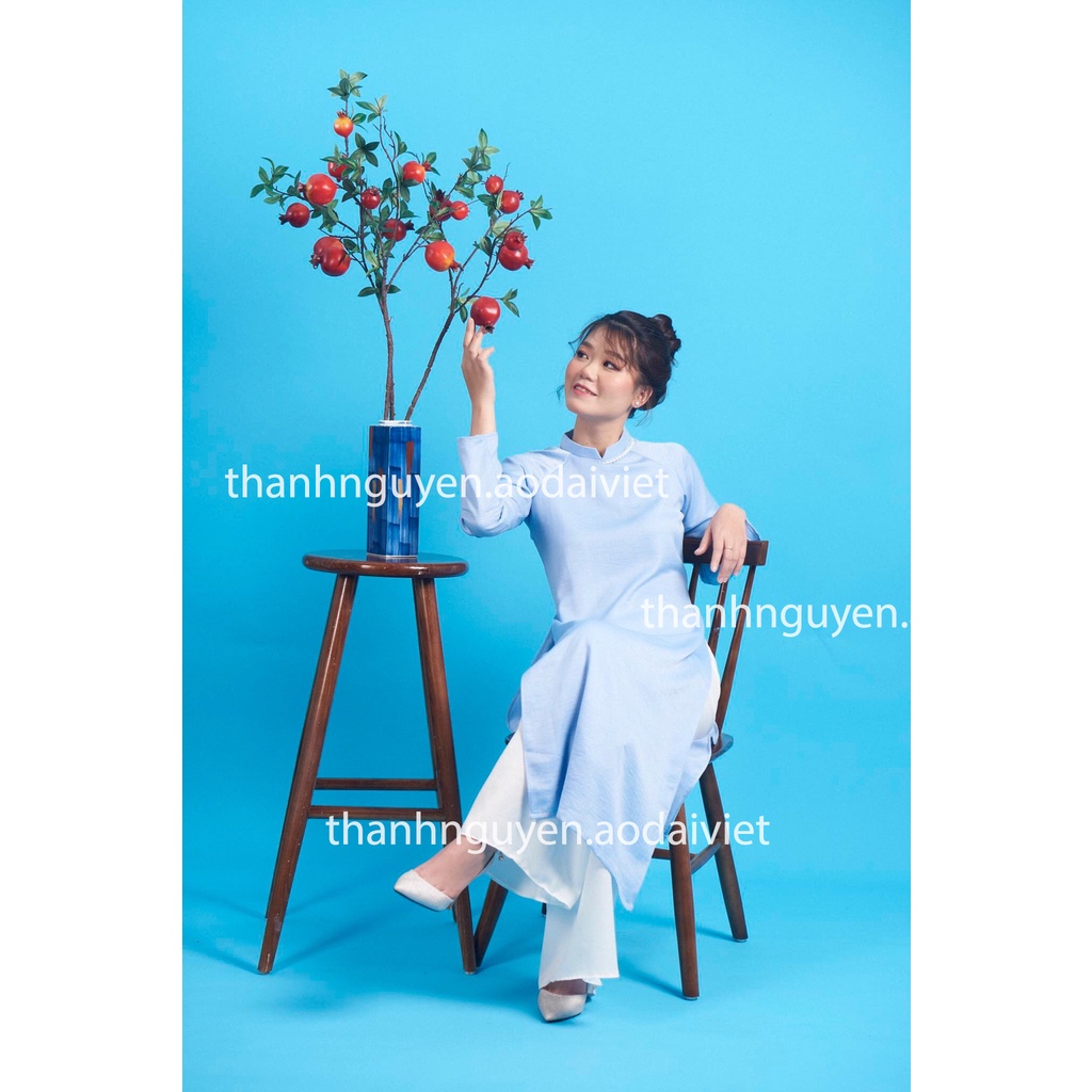 Áo dài xanh da trời dáng suông truyền thống lụa Tây Thi