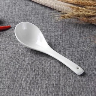 Thìa trắng gốm sứ