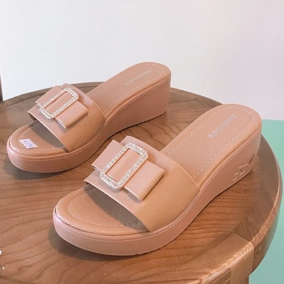 Dép Xuồng Siêu Nhẹ CHIMOKA Cho Nữ Đế Xuồng 7Cm Quai Ngang Họa Tiết Nơ Khóa Chữ Nhật Hai Màu Đen Kem 4094