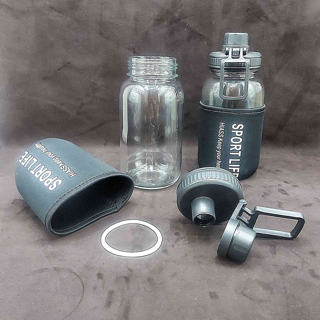 Chai Thủy Tinh Đựng Nước 750ml  sport life nắp nhựa đen có quai – Bình Đựng Nước kèm túi vải co giãn