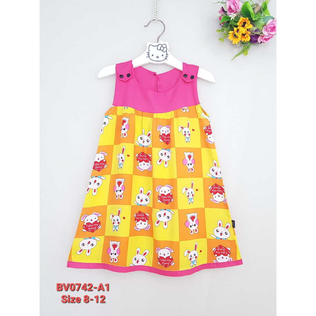 BV0742-A1 - Váy bé gái lanh sát nách , dáng chữ A , đính cúc 2 vai , in thỏ , màu vàng , size nhỡ 8t-12t