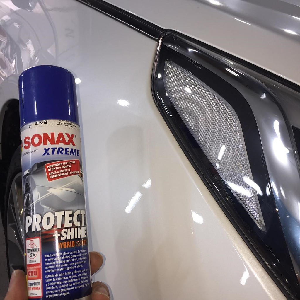 Phủ bóng sơn, hiệu ứng lá sen chống bám nước Sonax xtreme Protect & Shine