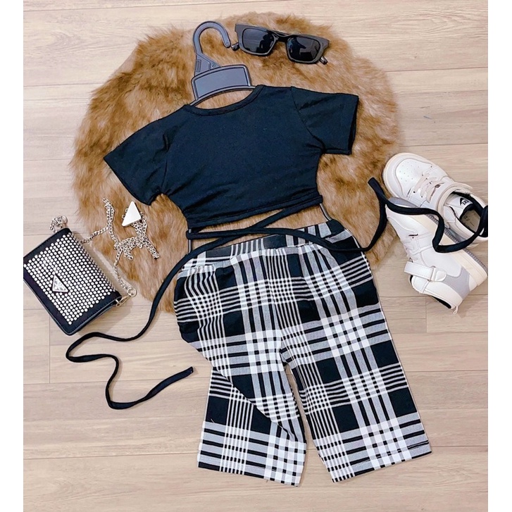 Set đồ áo đen quần sọc cho bé gái