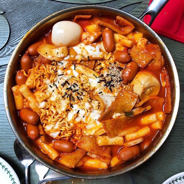 TOKBOKKI TRUYỀN THỐNG / NHÂN PHÔ MAI kèm sốt ( SỈ IB ZALO 0336765774)