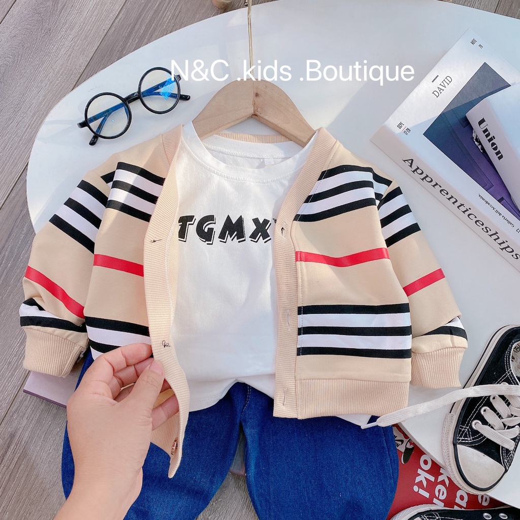 Siêu phẩm 3 món cho bé trai gồm áo khoác kẻ và áo trong quàn jean