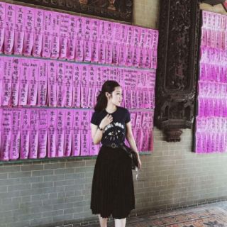 Chân váy midi xếp ly cạp chun