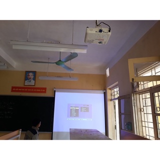 Giá treo máy chiếu hàng nhập khẩu.