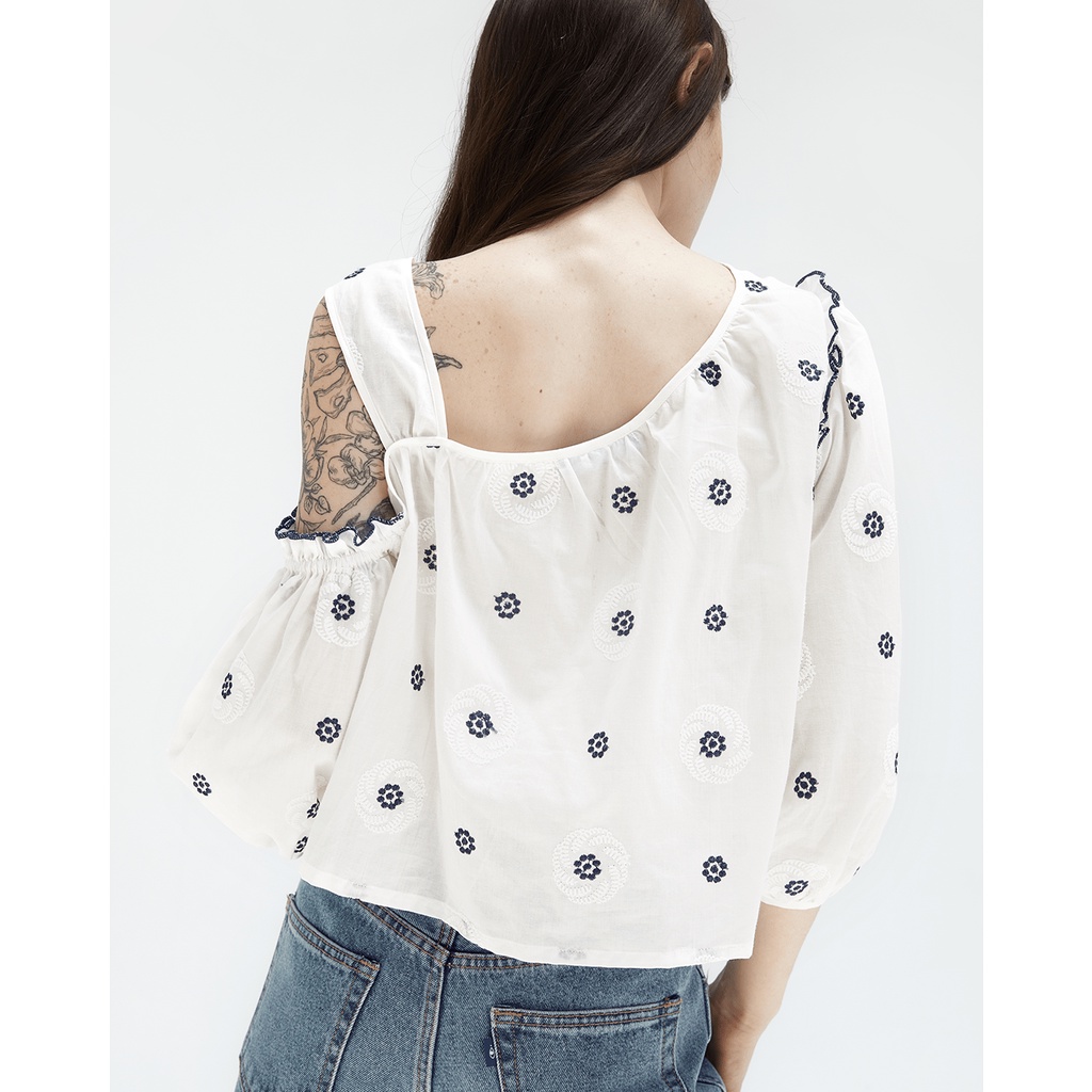 TheBlueTshirt - Áo Kiểu Nữ Tay Phồng Đan Vai Hoạ Tiết Hoa Nhí Màu Xanh - Freya Top - Blue Daisy