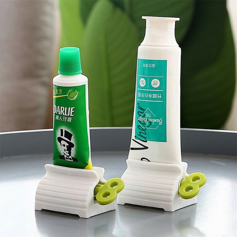Cuộn kẹp ép kem đánh răng. Dụng cụ lấy kem đánh răng