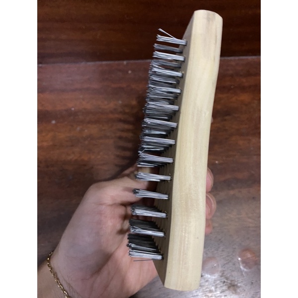 Bàn trải sắt đánh rỉ sét cầm tay cán gỗ