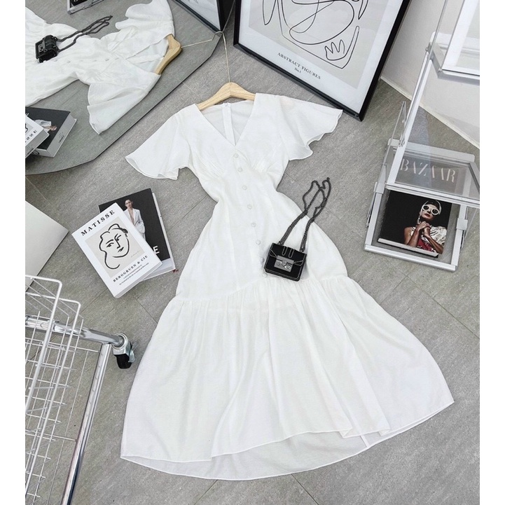 MAXI TRẮNG CỔ V PHỐI NÚT ĐUÔI CÁ