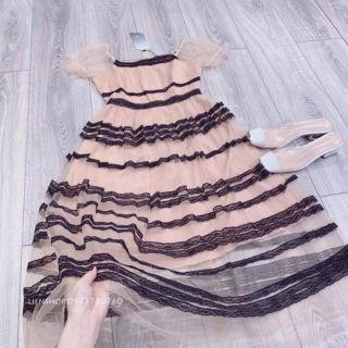 Váy ren tầng