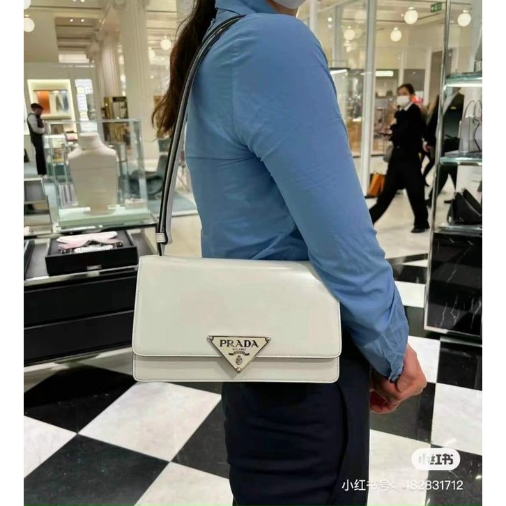 TÚI PRADA KẸP NÁCH KHÓA TAM GIÁC THỜI TRANG FULL BOX SEAL