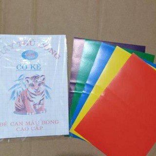Một tập gồm 10 túi giấy thủ công có ô kẻ Đề Can màu bóng cao cấp dùng cho học sinh.