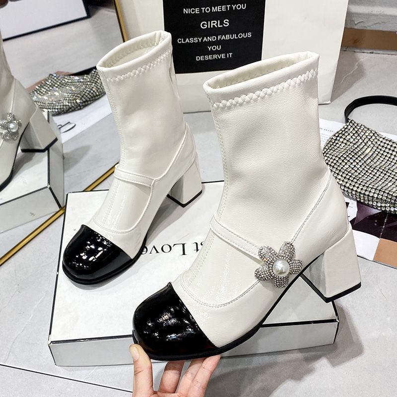 Giày Bốt Da Bóng Gót Dày Ngắn Đính Hoa Và Ngọc Trai Phong Cách Chanel Thời Trang Mùa Thu Cho Nữ