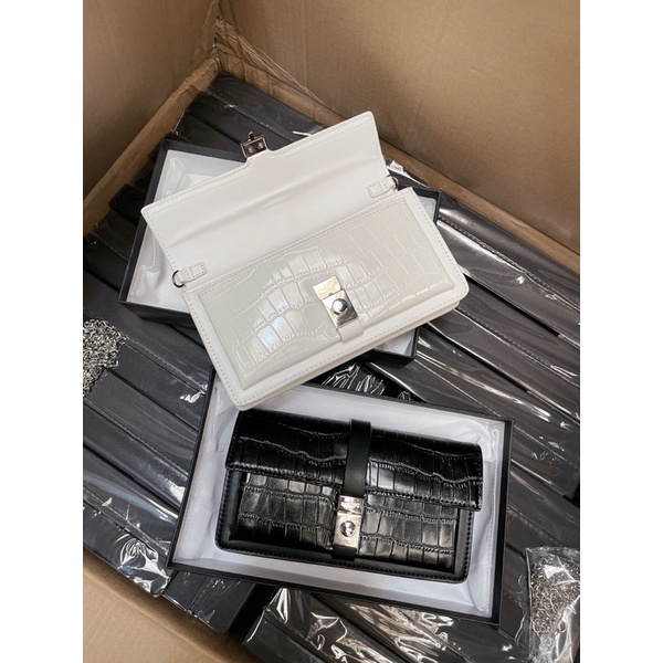 Túi pê rô vân rắn khoá tròn kèm hộp size 20 - 0009#